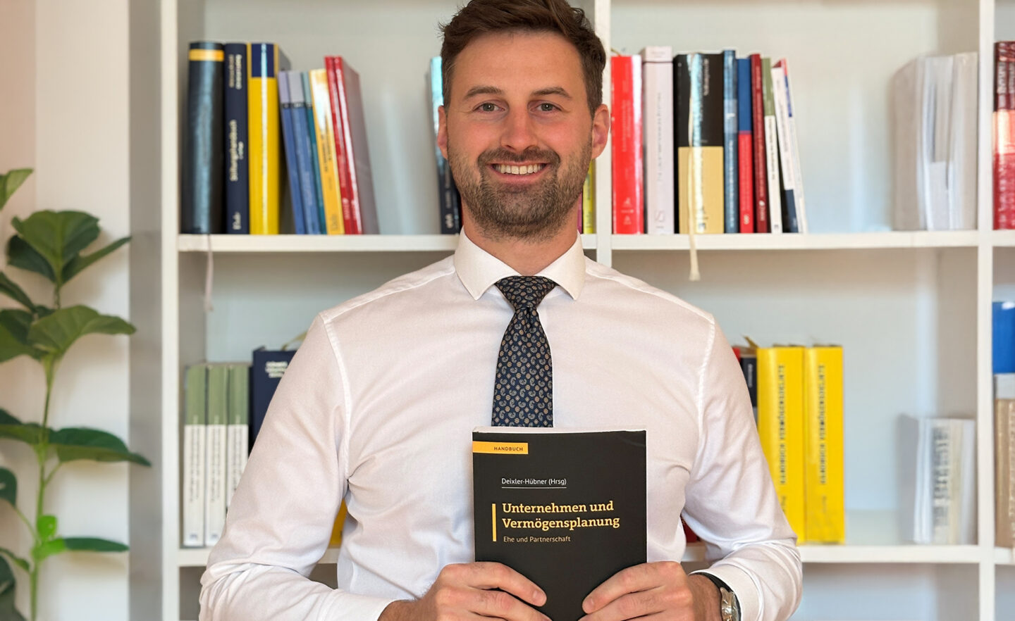 Im „Handbuch Unternehmen und Vermögensplanung – Ehe und Partnerschaft“ von Astrid Deixler-Hübner findet sich ein Beitrag von Philipp Konzett.